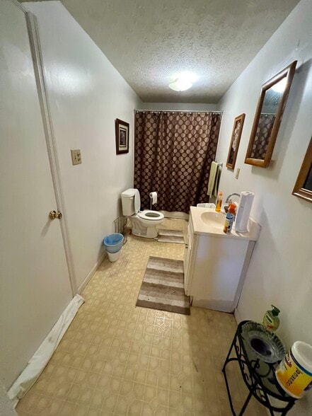 More Photos Of 100 N Fifth St, Manchester Funeral Home For Sale
