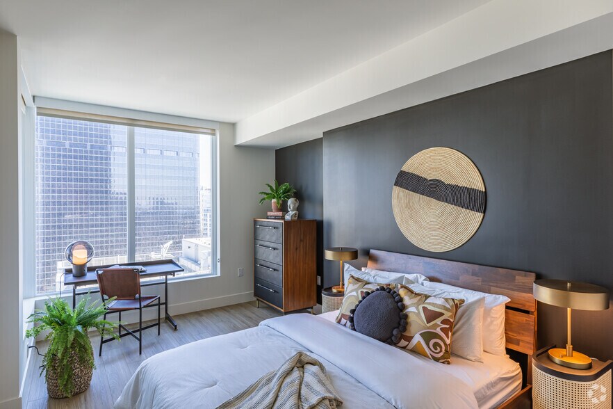 More Photos Of 702 Broadway, San Diego Apartments For Lease