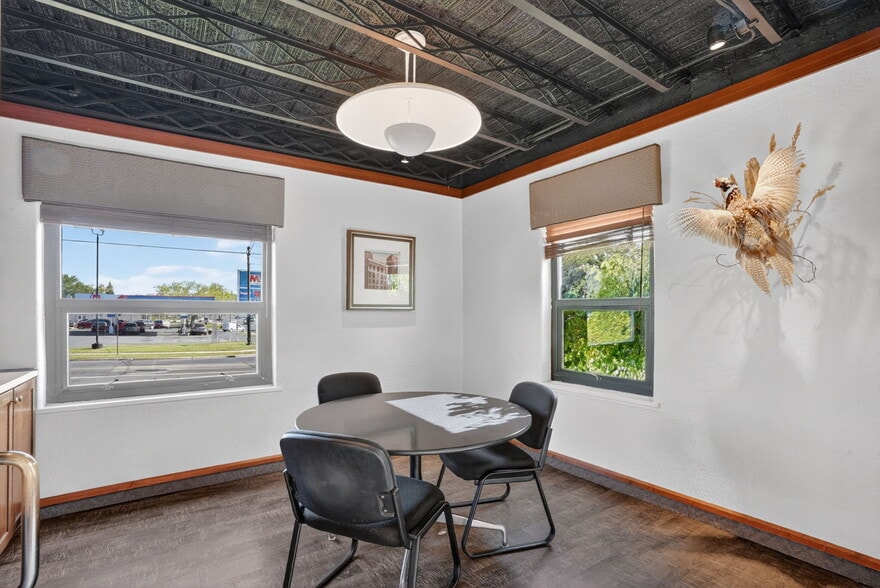 More Photos Of 1104 S Mitchell St, Cadillac Office For Sale