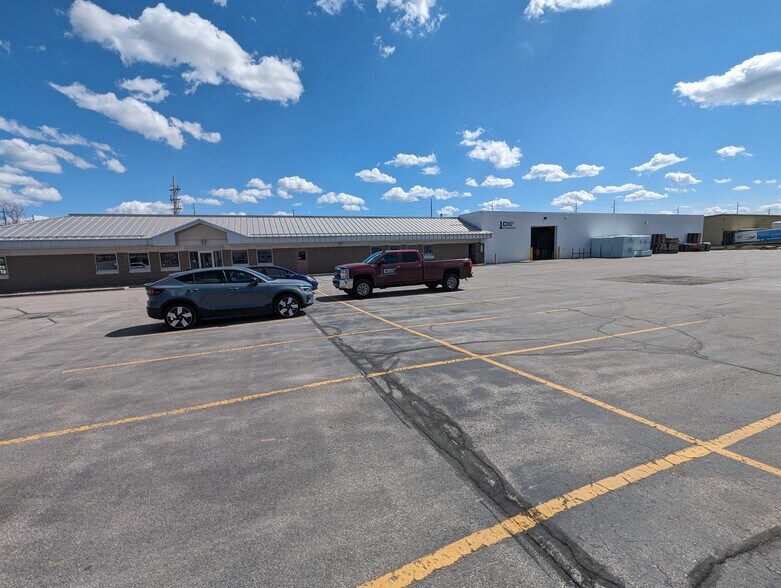 More Photos Of 2325 Sybrant Rd, Traverse City Warehouse For Lease