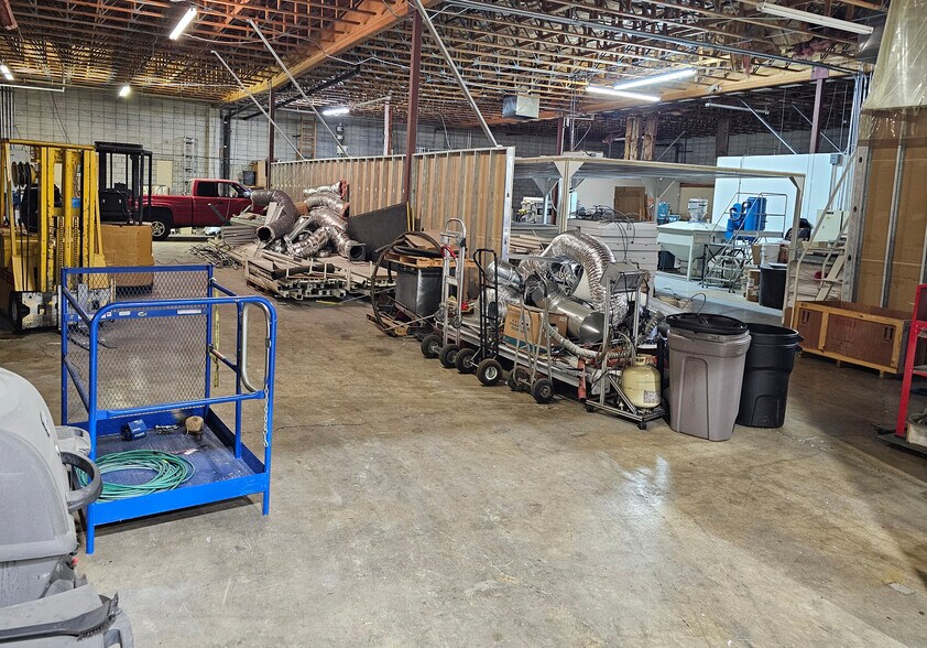 More Photos Of 415 Neil Armstrong, Salt Lake City Light Manufacturing For Sale