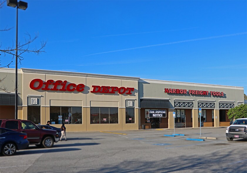 More Photos Of 8102 Blanding Blvd, Jacksonville Unknown For Lease