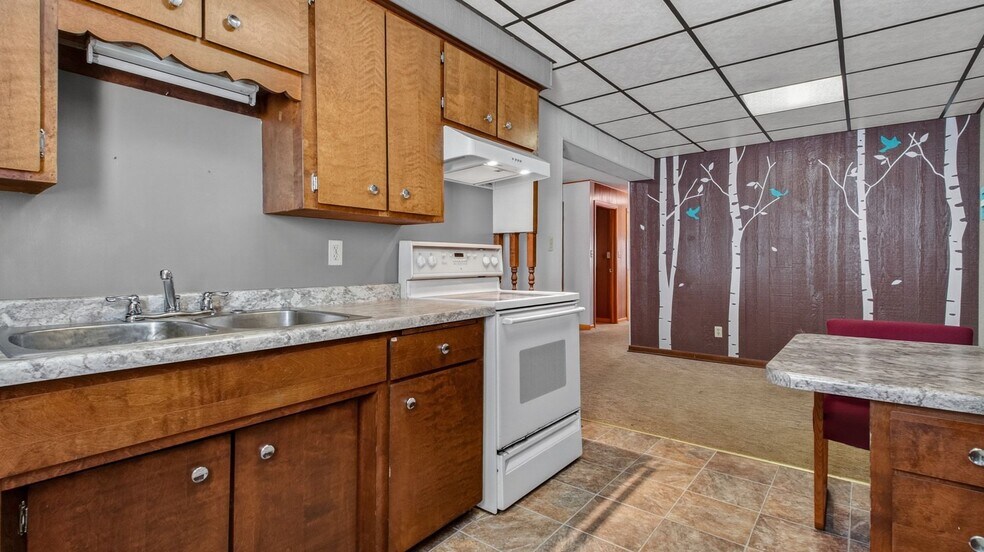 More Photos Of 113 S Main St, Greenwood Office For Sale