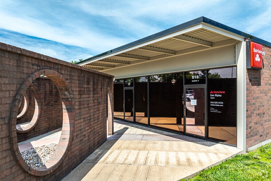 More Photos Of 816-818 NW Park Ln, Lee's Summit Office For Lease