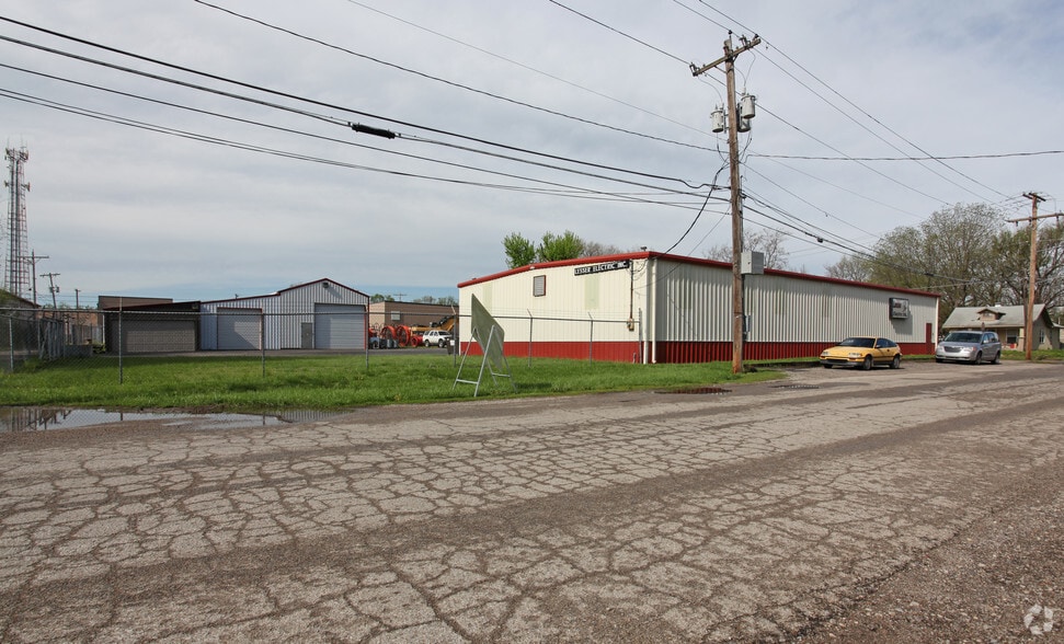 More Photos Of 315 NW Laurent St, Topeka Warehouse For Lease