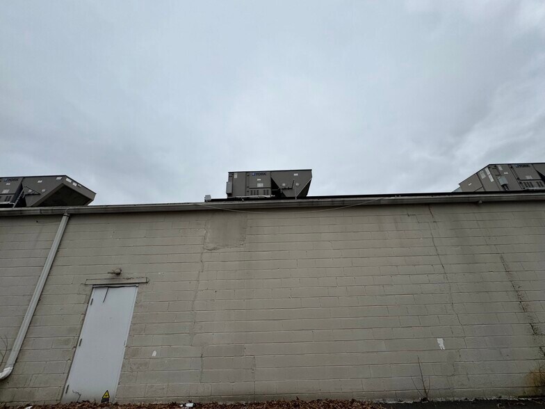 More Photos Of 1025 N Pearl St, Bridgeton Storefront For Lease