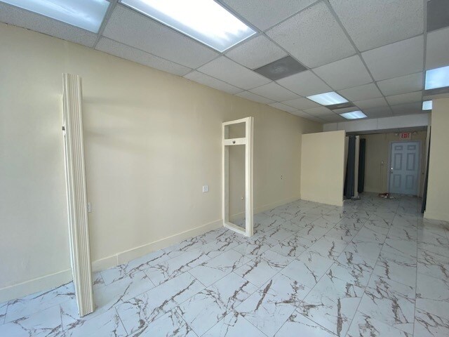 More Photos Of 16978-16990 NE 19th Ave, North Miami Beach Storefront Retail Office For Lease