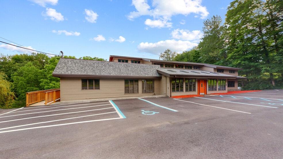 More Photos Of 220 Silver Lake Rd, Dingmans Ferry Office For Sale