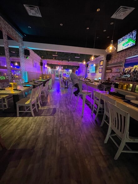 More Photos Of 1121-1141 Washington Ave, Miami Beach Storefront For Lease
