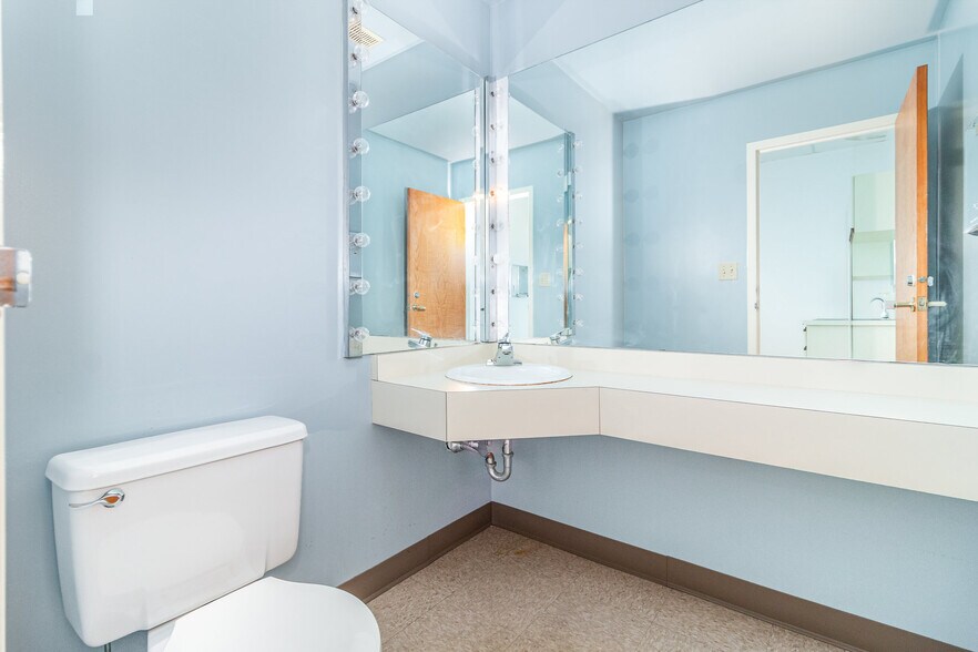 More Photos Of 10196 Springfield Pike, Cincinnati Medical For Sale