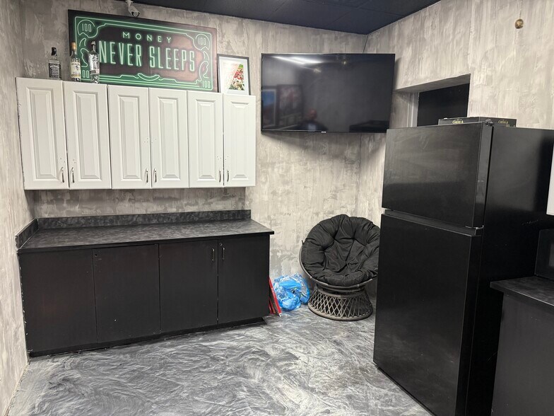 More Photos Of 805-807 W Main St, Blue Springs Storefront Retail Office For Sale