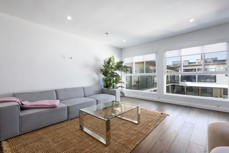 More Photos Of 1267 N Laurel Ave, West Hollywood Apartments For Sale