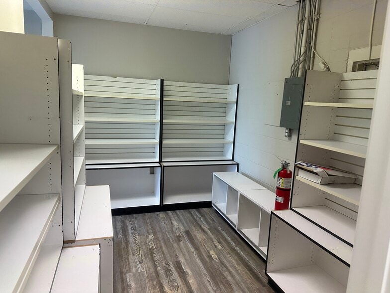 More Photos Of 3784-3788 Mckelvey Rd, Bridgeton Storefront Retail Office For Lease