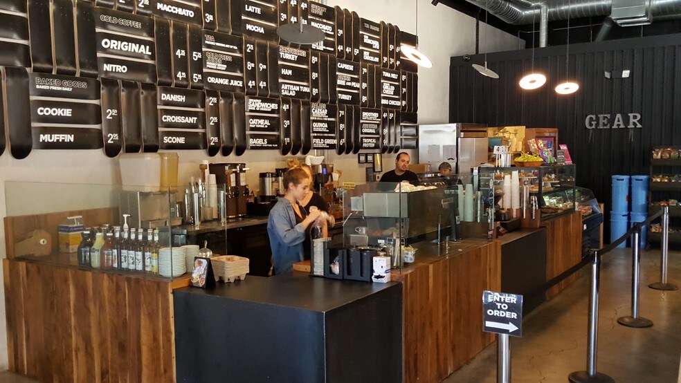 More Photos Of 6501 Hollywood Blvd, Hollywood Storefront Retail Office For Sale
