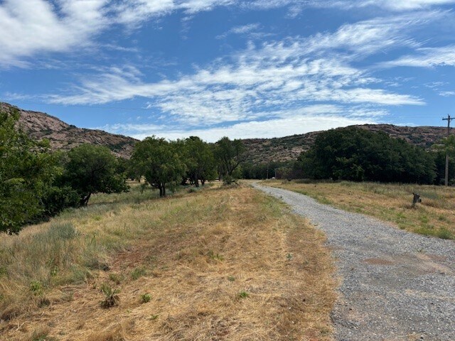 More Photos Of 42851 E County Road 1470, Lone Wolf Land For Sale