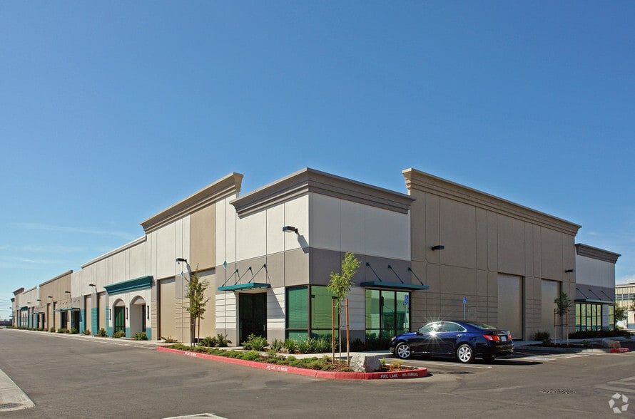 More Photos Of 8417 Washington Blvd, Roseville Warehouse For Lease