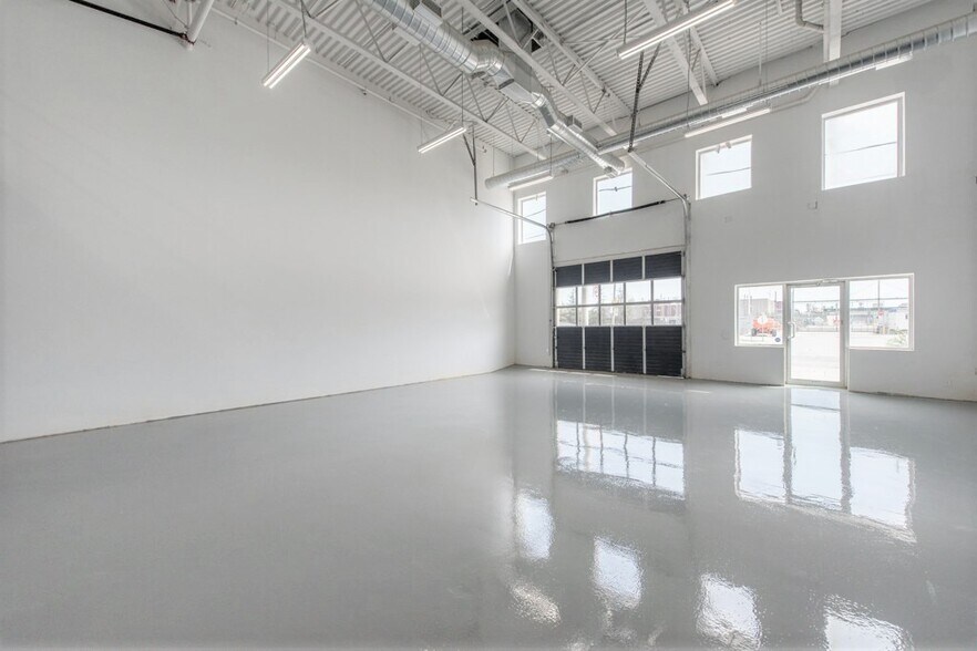 More Photos Of 6 Carlaw Ave, Toronto Showroom For Lease