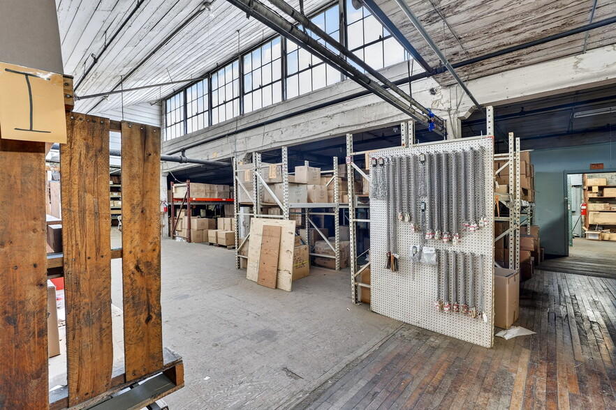 More Photos Of 203 SE Alder St, Portland Warehouse For Sale