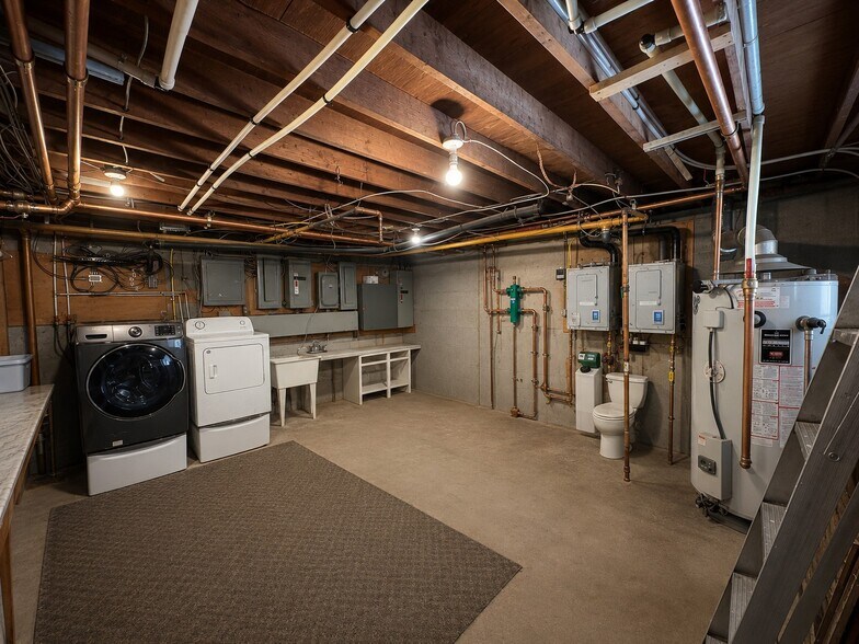 More Photos Of 101 Centre St, Assiniboia Hotel For Sale