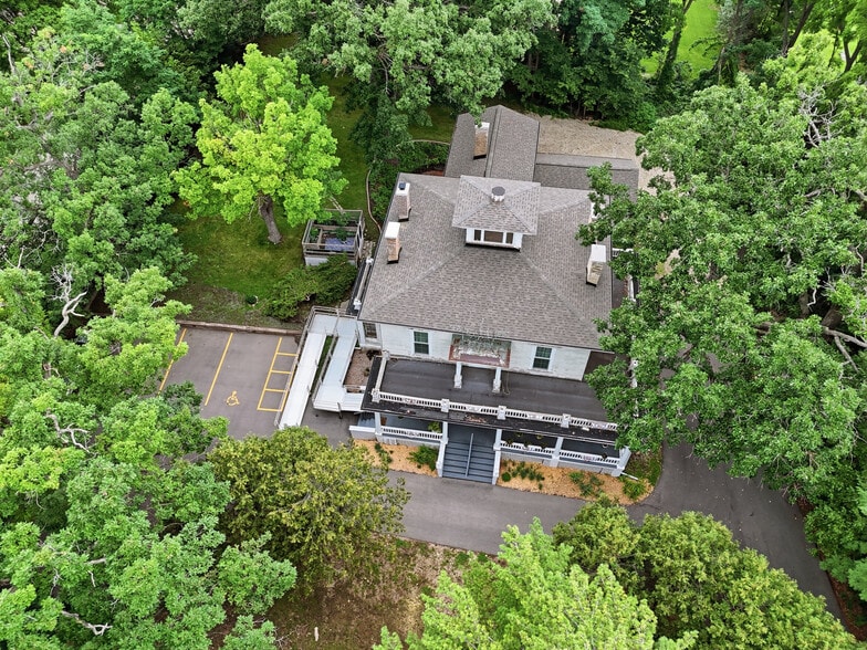 More Photos Of 2200 W Memorial Dr, Janesville Hospitality For Sale