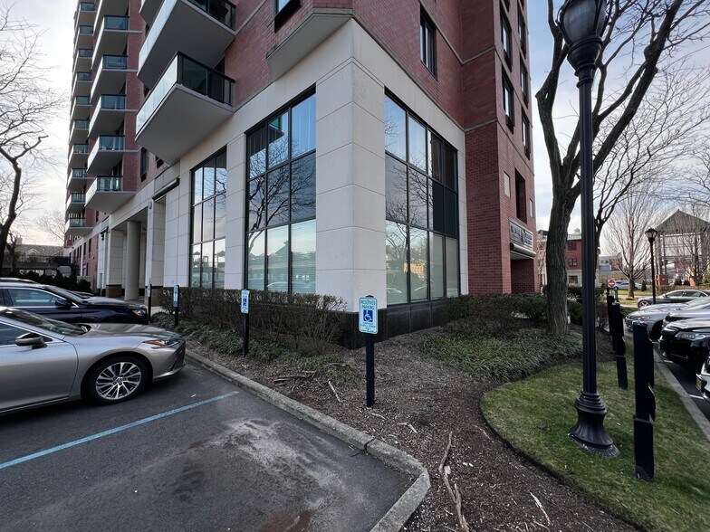 More Photos Of 100 Tower Dr, Edgewater Apartments For Lease