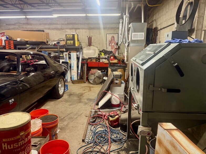 More Photos Of 617 Berry Ave, Bellevue Warehouse For Lease