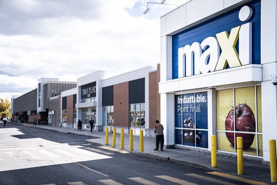 More Photos Of 500-570 Boul des Laurentides, Saint-Jérôme Storefront For Lease