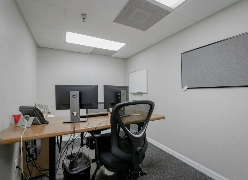 More Photos Of 4677 118th Ave N, Clearwater Manufacturing For Sale