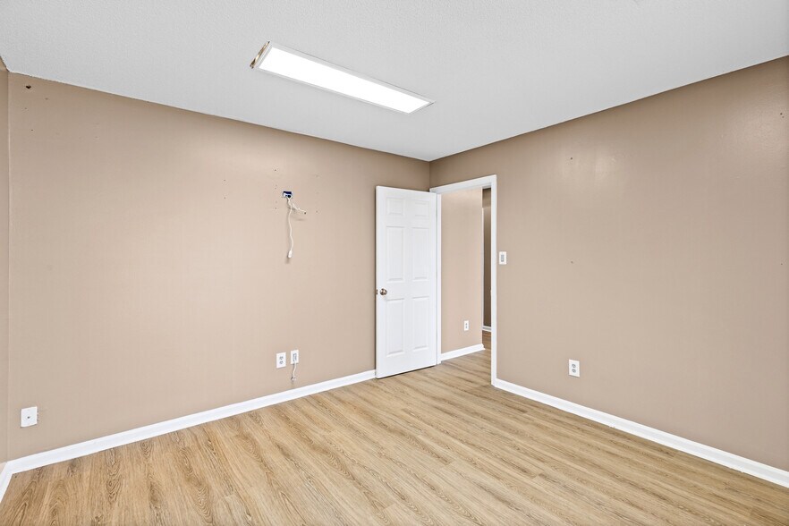 More Photos Of 307 Commerce Dr, Augusta Light Manufacturing For Lease