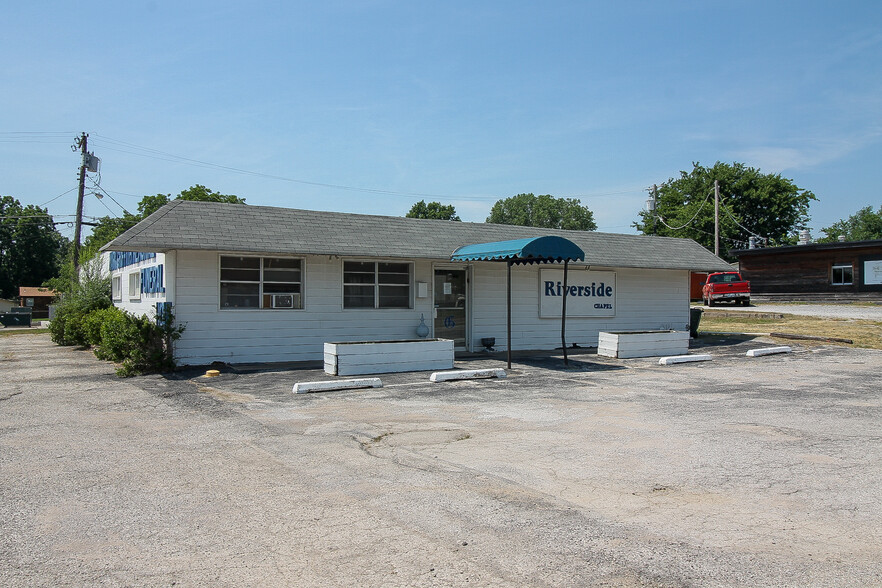 Primary Photo Of 4 W 41st St, Sand Springs Funeral Home For Lease