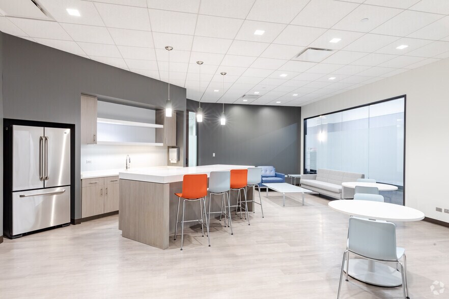 More Photos Of 18W140 Butterfield Rd, Oakbrook Terrace Office For Lease