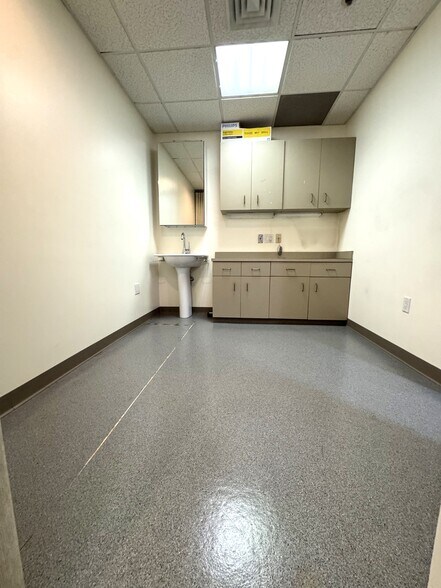 More Photos Of 388-390 Commonwealth ave, Boston Office For Lease