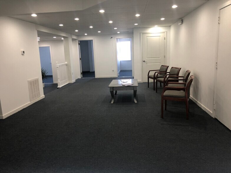 More Photos Of 40 Darby Rd, Paoli Medical For Lease