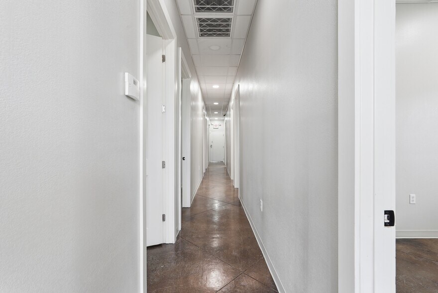 More Photos Of 10819 Stagecoach Rd, Little Rock Office For Sale