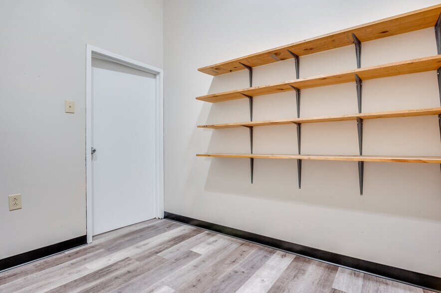 More Photos Of 161 Center St, Jacksonville Truck Terminal For Lease