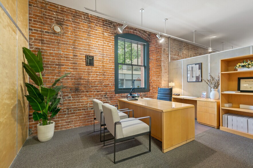 More Photos Of 1325 NW Flanders St, Portland Office For Sale
