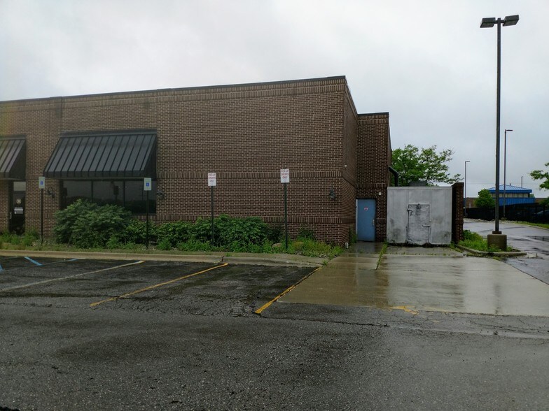 More Photos Of 2055 S Linden Rd, Flint Restaurant For Sale