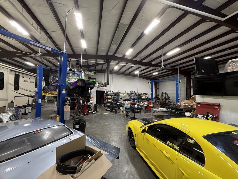 More Photos Of 5200 Highway 3, Dickinson Flex For Lease
