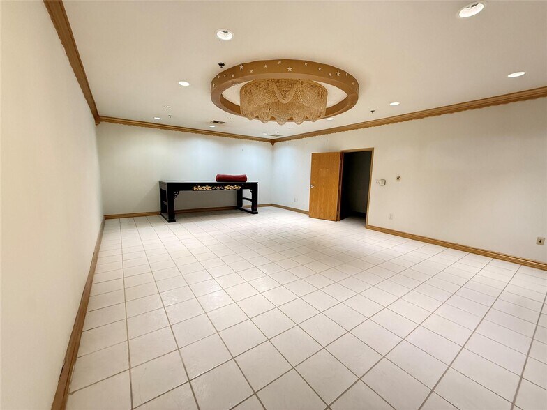 More Photos Of 5208 Village Creek Dr, Plano Office For Sale