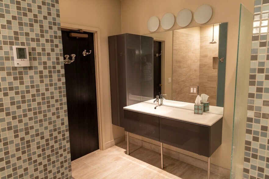 More Photos Of 4397 Federal Dr, Greensboro Flex For Lease