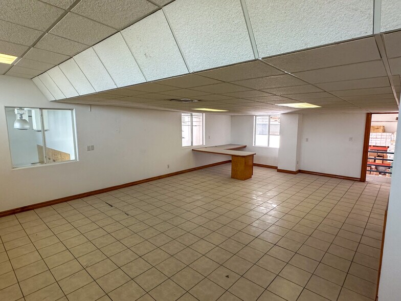 More Photos Of 8250 North Loop Dr, El Paso Warehouse For Lease