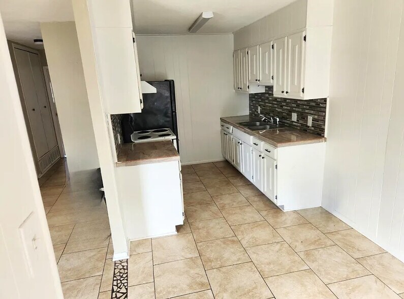 More Photos Of 1400 N Saint Marys St, Beeville Apartments For Sale