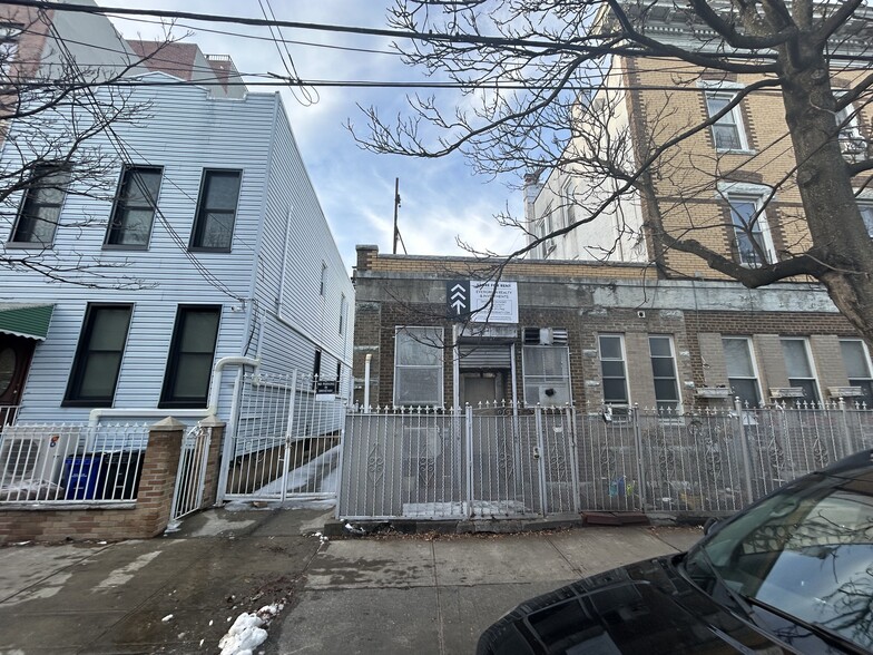 More Photos Of 590 Onderdonk Ave, Ridgewood Storefront Retail Residential For Lease