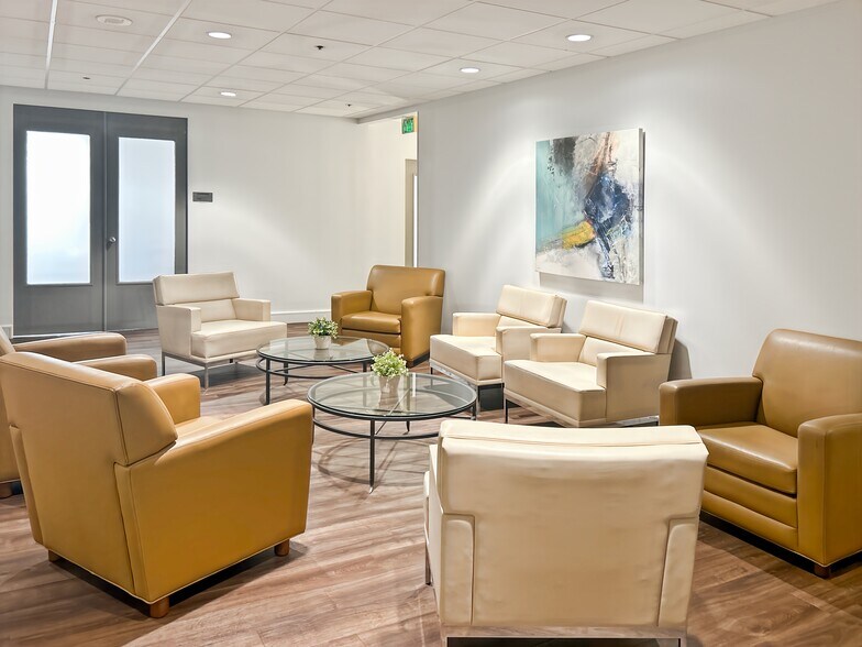 More Photos Of 10451 Mill Run Cir, Owings Mills Coworking Space