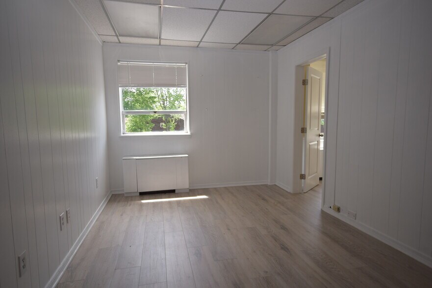 More Photos Of 417 W Broad St, Falls Church Office For Lease