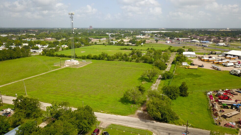 More Photos Of 2608 PlainView St, Victoria Land For Sale