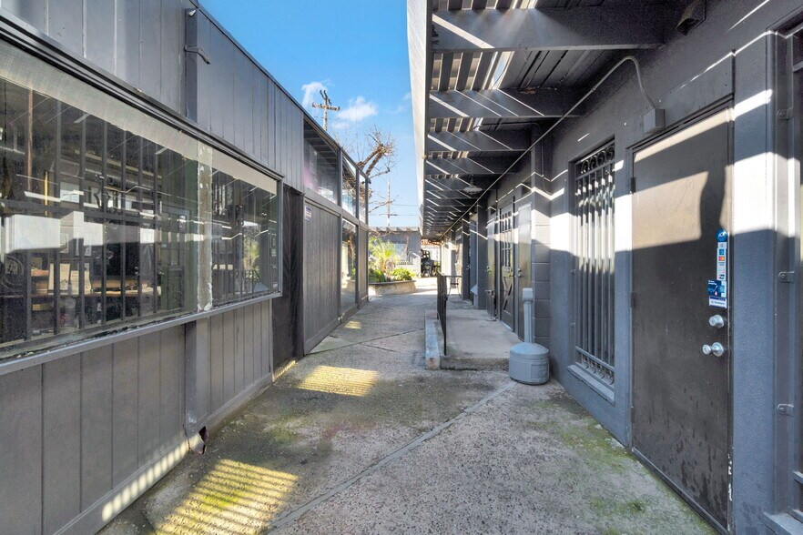 More Photos Of 1459 N Van Ness Ave, Fresno Storefront For Sale