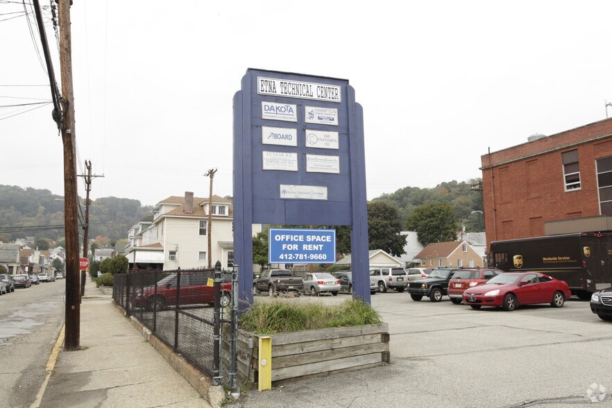 More Photos Of 32 Dewey St, Etna Office For Lease