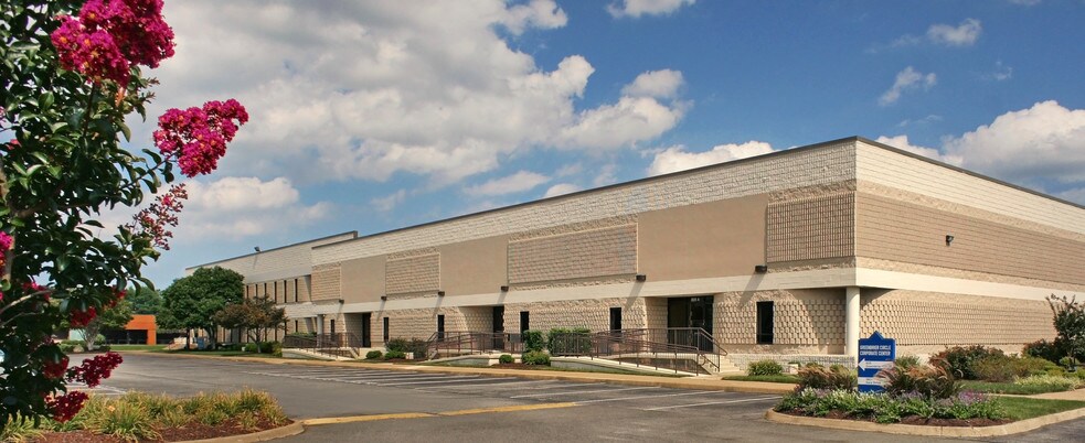 More Photos Of 825 Greenbrier Cir, Chesapeake Unknown For Lease