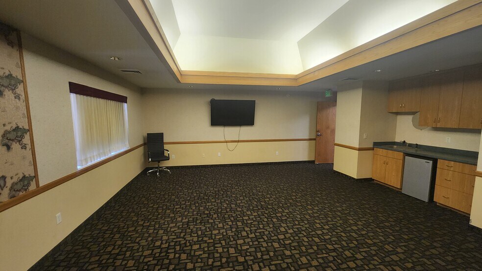 More Photos Of 380 W 7200 S, Midvale Hotel For Lease